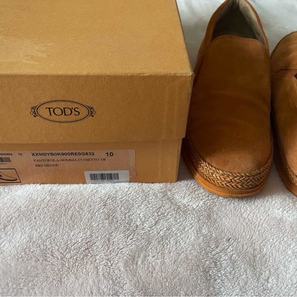 Tod's Tan Leather Slip-On Loafers with Stitching Details